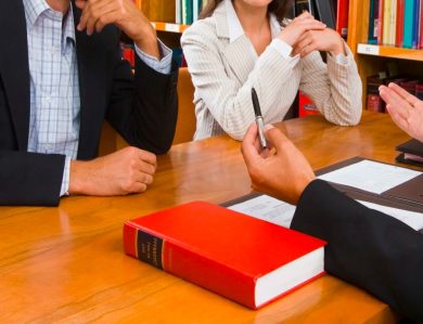Арбитражный адвокат: Чем поможет юрист в разрешении споров?