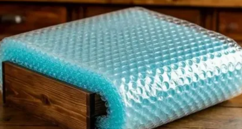 Пузырчатая пленка для перевозки хрупких вещей: как правильно упаковывать