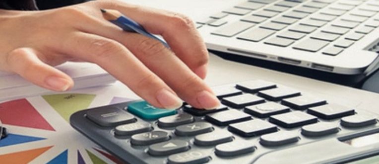 Расчет заработной платы вручную или через программу: что выбрать бизнесу